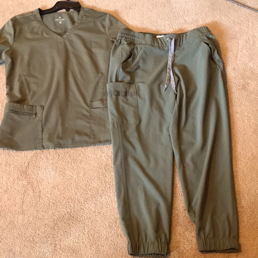 Med Couture Sage Green Jogger Scrub Set